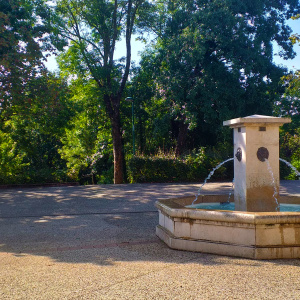 Fontaine de Servenoble, place de l'Echiquier